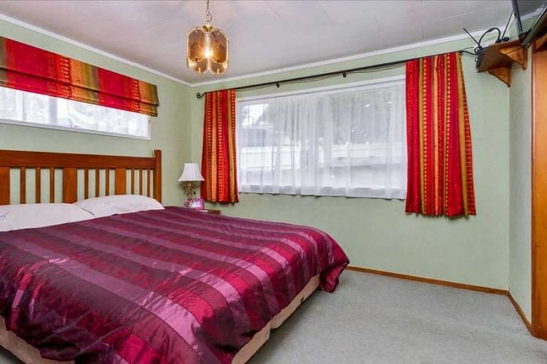 Photo of property in 69 Captain Scott Road, Glen Eden, Auckland, 0602