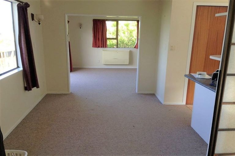 Photo of property in 19 Ladbrooke Drive, Newlands, Wellington, 6037