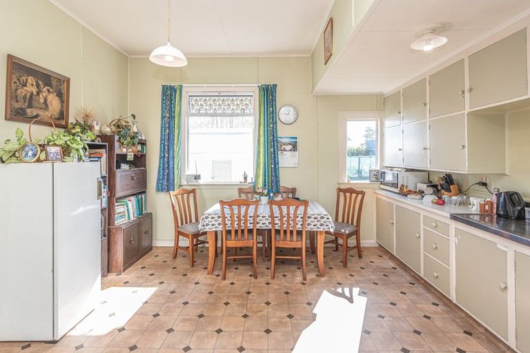 Photo of property in 26 Egmont Street, Castlecliff, Whanganui, 4501