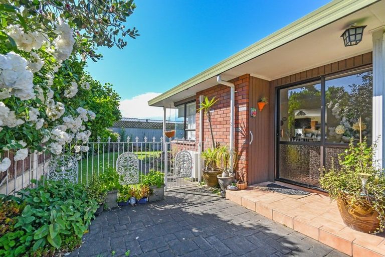 Photo of property in 2/14 Palmer Place, Parkvale, Hastings, 4122