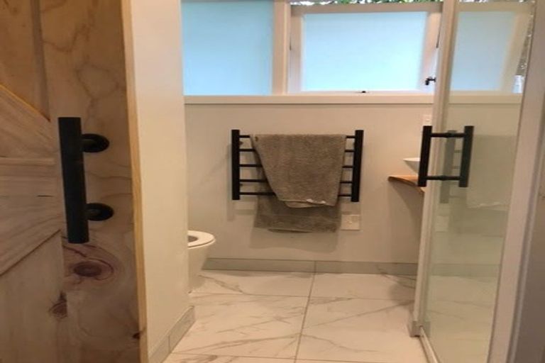 Photo of property in 2/9 Gazelle Avenue, Beach Haven, Auckland, 0626