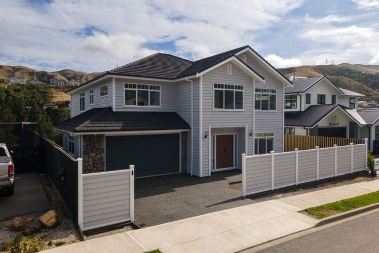 Photo of property in 28 Farnworth Terrace, Churton Park, Wellington, 6037