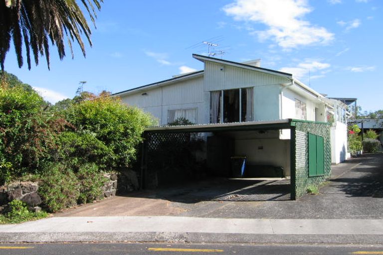 Photo of property in 19a Cleve Road, Green Bay, Auckland, 0604