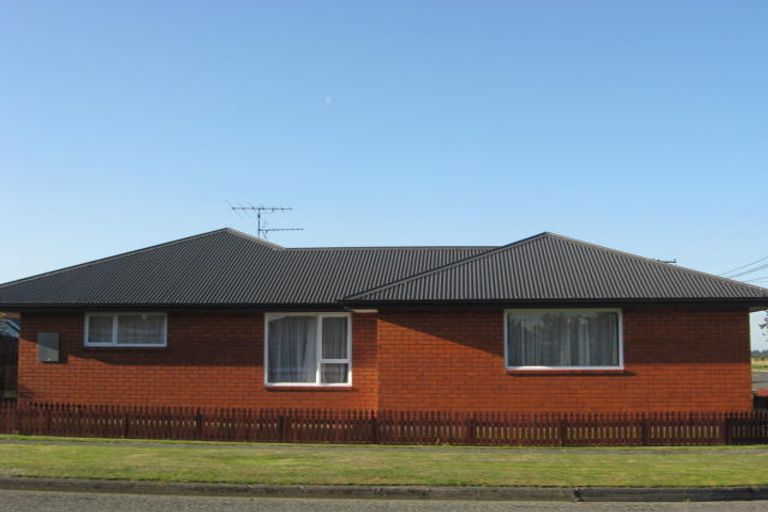 Photo of property in 2 Coleman Place, Darfield, 7510