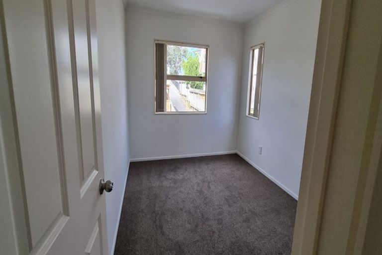 Photo of property in 78a Sunset Road, Unsworth Heights, Auckland, 0632