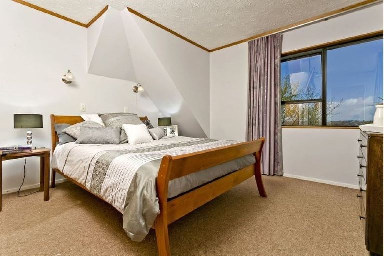 Photo of property in 1/2a Sunnynook Road, Sunnynook, Auckland, 0620