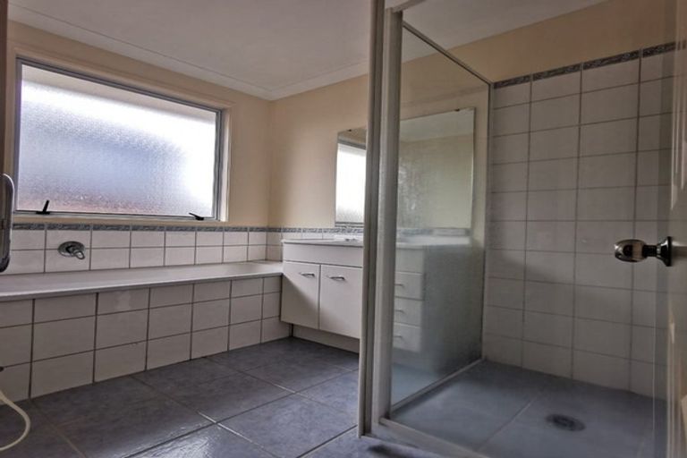 Photo of property in 3 Andover Way, Goodwood Heights, Auckland, 2105