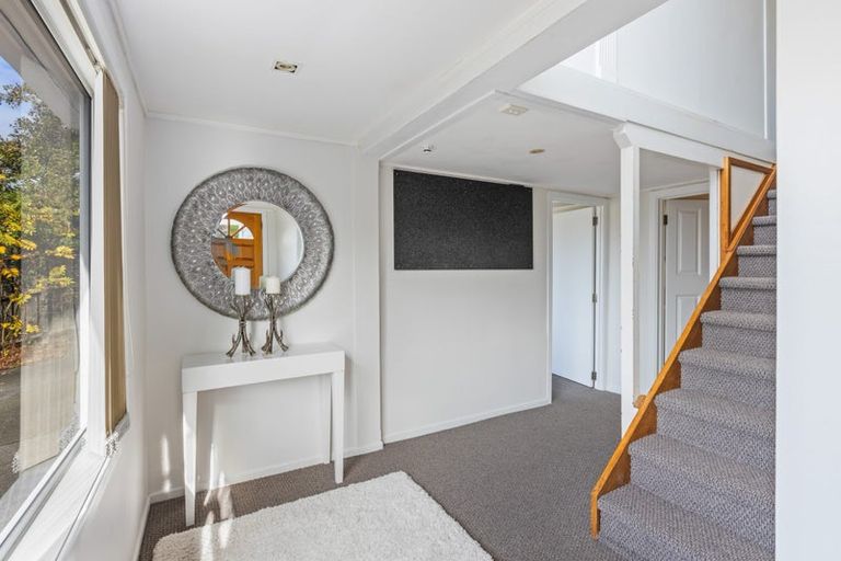 Photo of property in 1/8 Ludlow Terrace, Totara Vale, Auckland, 0627