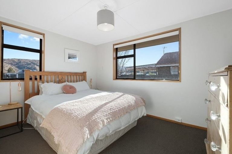 Photo of property in 2 Linrosa Place, Cromwell, 9310