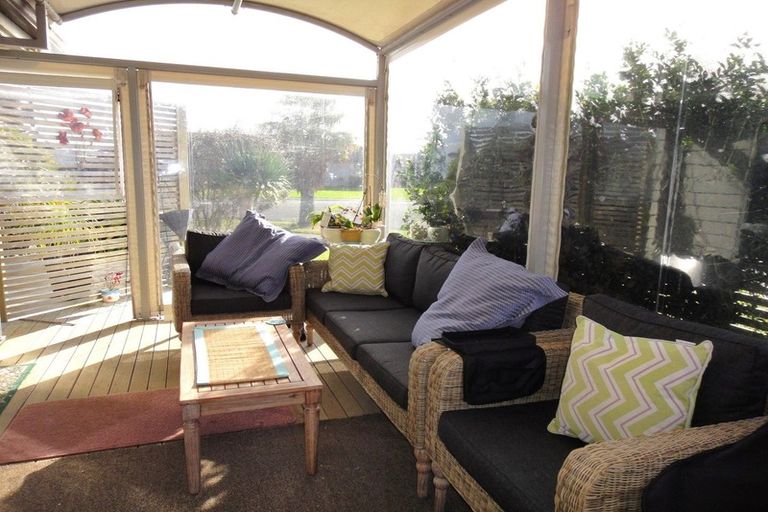 Photo of property in 2 Ara Kahika Lane, One Tree Point, 0118