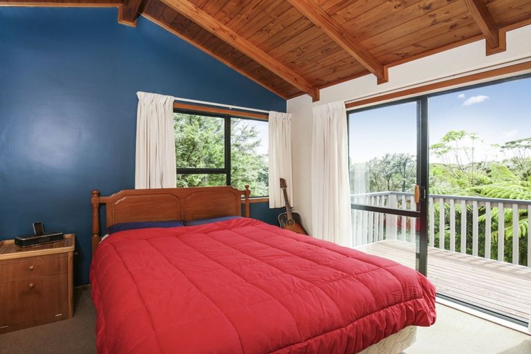 Photo of property in 39 Turanga Road, Henderson Valley, Auckland, 0612