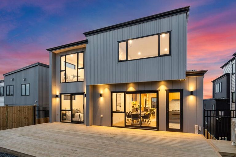 Photo of property in 8 Mill Hill Close, Flat Bush, 2019