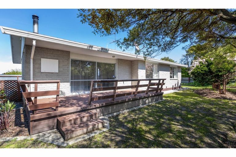 Photo of property in 13 Main North Road, Woodend, 7610