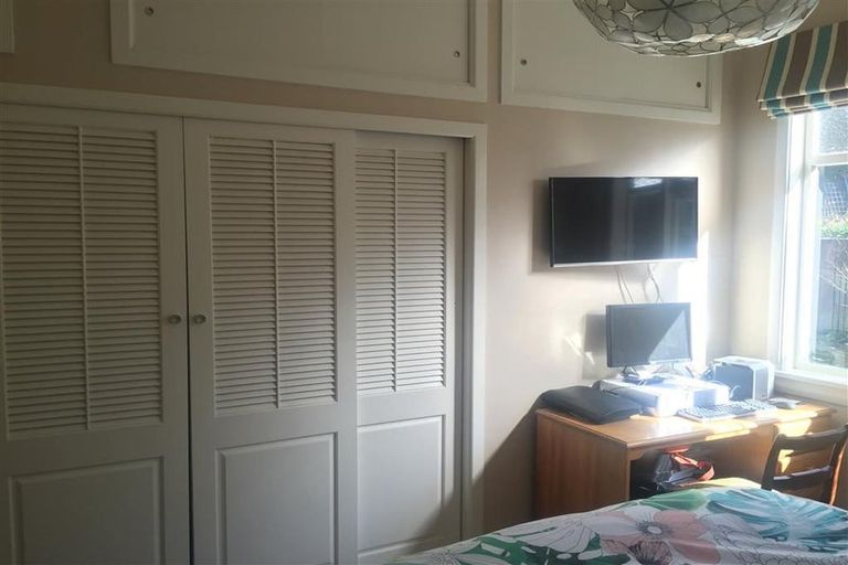 Photo of property in 37 Dorking Road, Brooklyn, Wellington, 6021