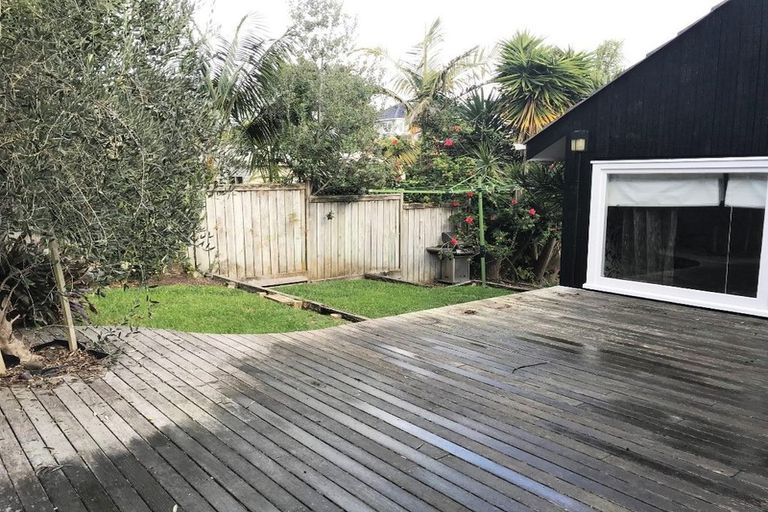 Photo of property in 2/11 Regent Street, Devonport, Auckland, 0624