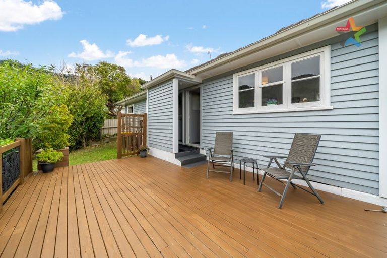 Photo of property in 35 Lees Grove, Wainuiomata, Lower Hutt, 5014