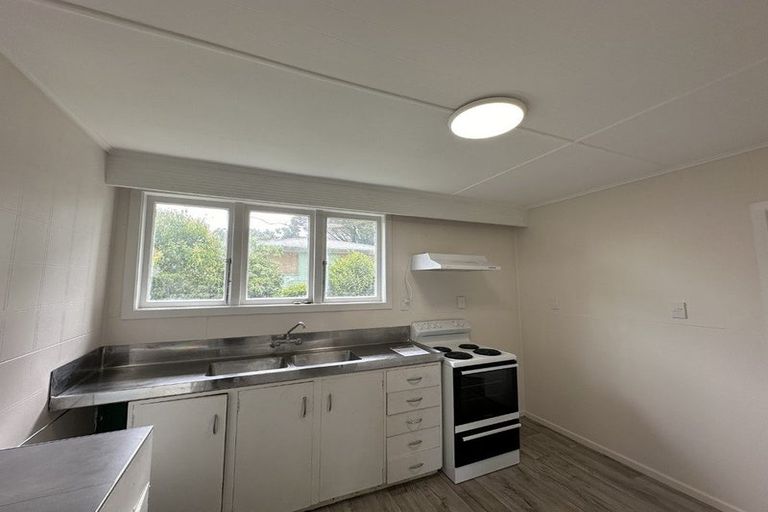 Photo of property in 60 Edmonton Road, Henderson, Auckland, 0612