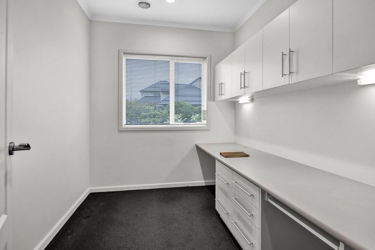 Photo of property in 8 Edna Wills Place, Hawera, 4610