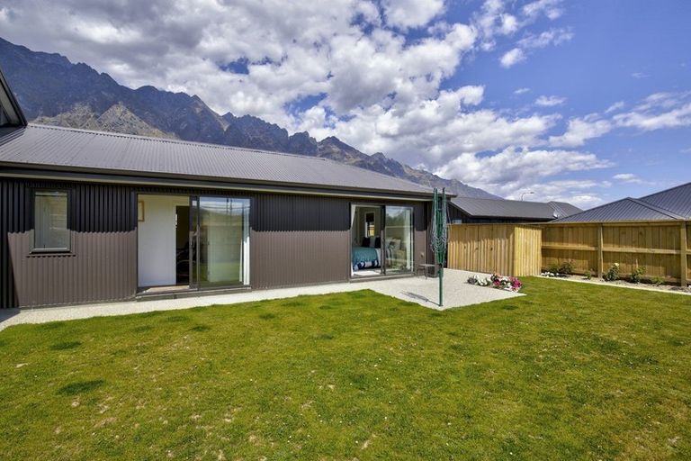 Photo of property in 39 Shepherd Road, Jacks Point, Queenstown, 9371