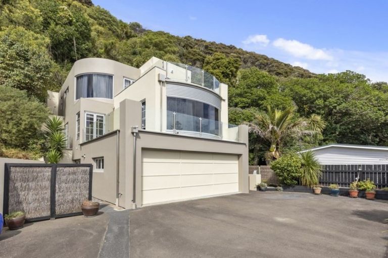 Photo of property in 205 Muritai Road, Eastbourne, Lower Hutt, 5013