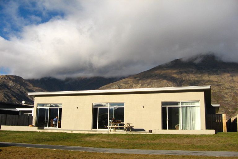 Photo of property in 4 Lochnagar Drive, Lake Hayes, Queenstown, 9304