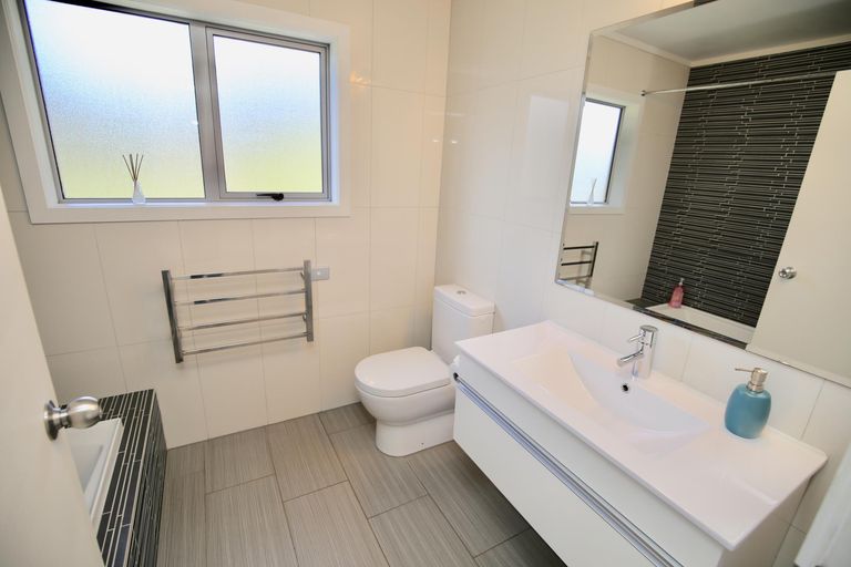 Photo of property in 33 Whaanga Road, Raglan, 3297