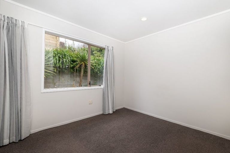 Photo of property in 2/98 Mountbatten Avenue, Hillcrest, Auckland, 0627