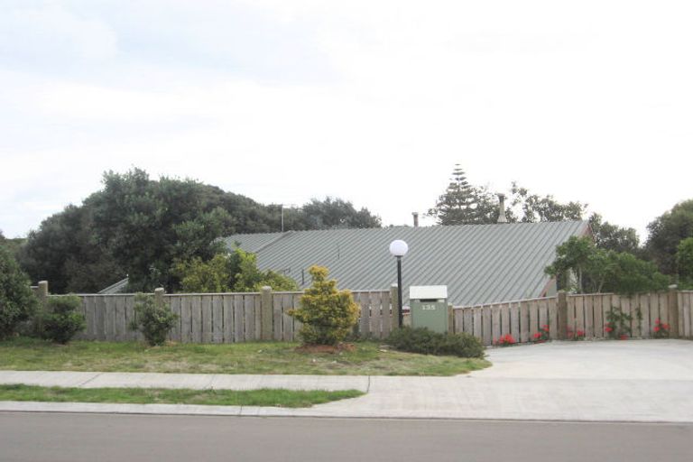 Photo of property in 135 Renown Road, Raumati South, Paraparaumu, 5032