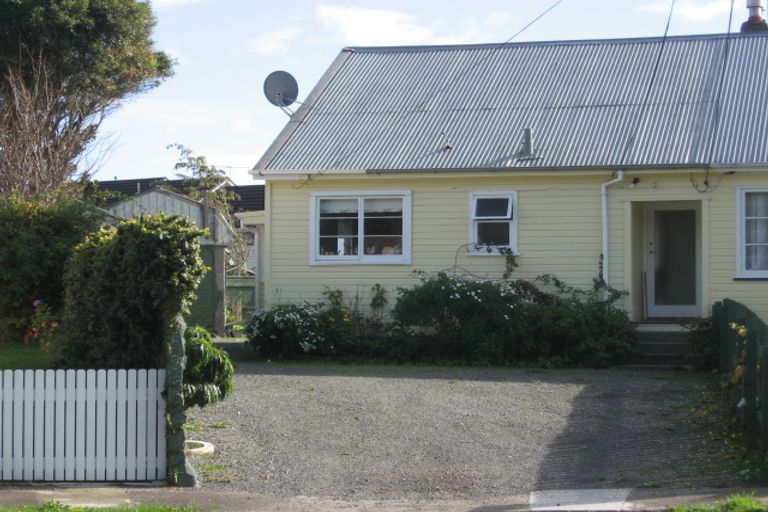 Photo of property in 4 Burke Grove, Naenae, Lower Hutt, 5011