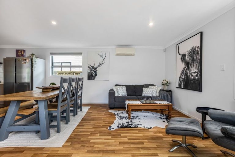 Photo of property in 107 Kenmore Street, Newlands, Wellington, 6037