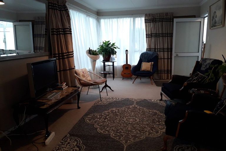 Photo of property in 6 Omata Road, Westown, New Plymouth, 4310