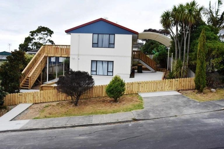 Photo of property in 2b Grenadine Place, Unsworth Heights, Auckland, 0632