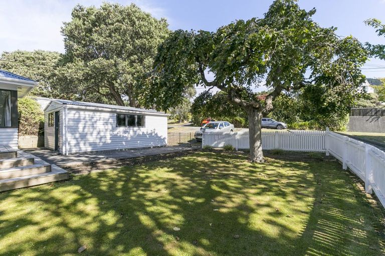 Photo of property in 44 The Drive, Tawa, Wellington, 5028