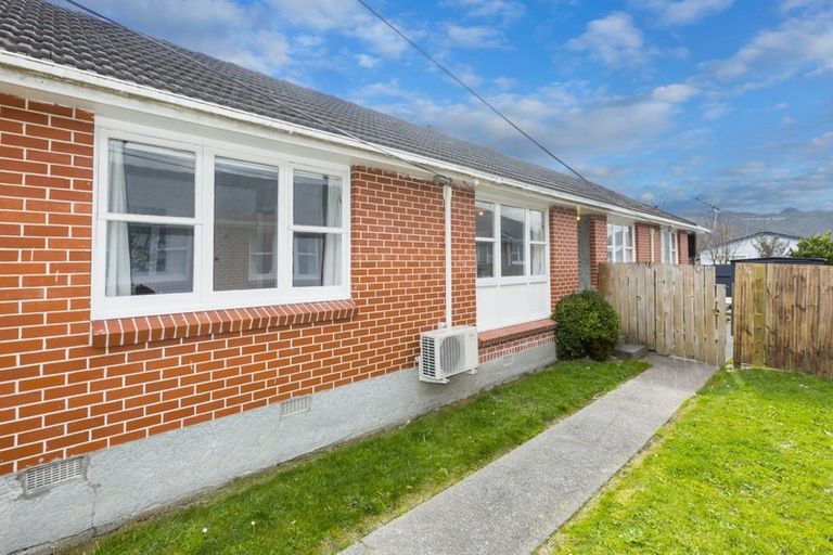 Photo of property in 2/29 Hillside Drive, Maoribank, Upper Hutt, 5018