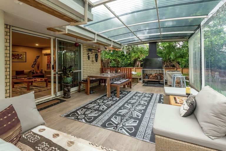 Photo of property in 24 Frank Bunce Grove, Flat Bush, Auckland, 2019