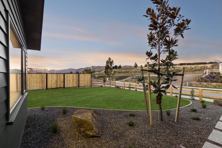 Photo of property in 6 Lake Mckay Drive, Luggate, 9382