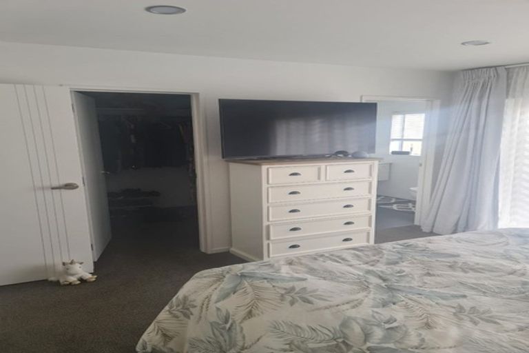 Photo of property in 20 Papa Orchard Drive, Kumeu, 0810