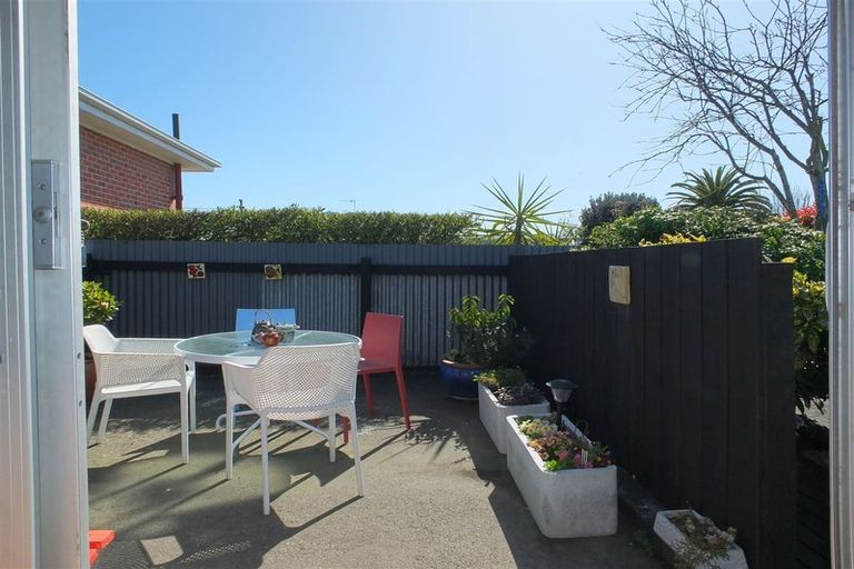 Photo of property in 2/21 Oxford Street, West End, Timaru, 7910