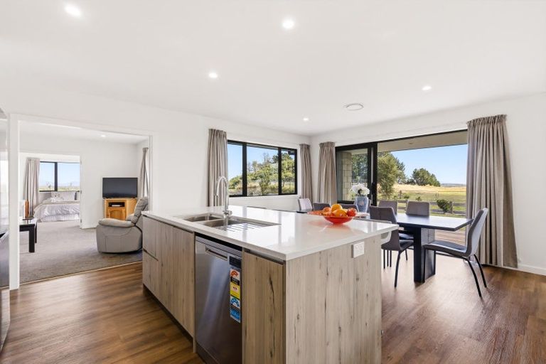 Photo of property in 1 Glendas Way, Acacia Bay, 3385