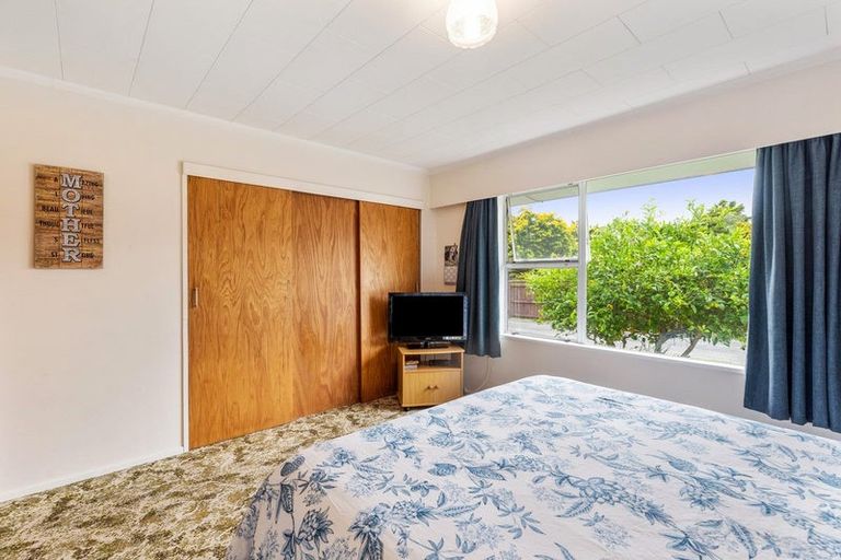 Photo of property in 5 Wakefield Grove, Waikanae, 5036