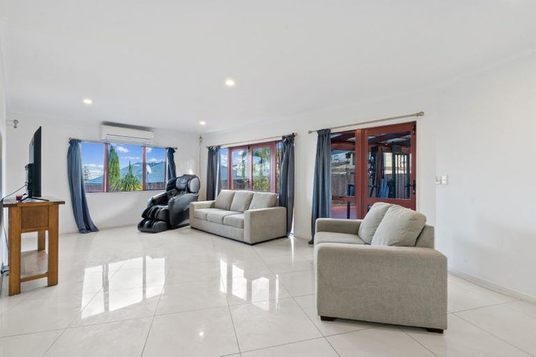 Photo of property in 73 Rathmar Drive, Manurewa, Auckland, 2105