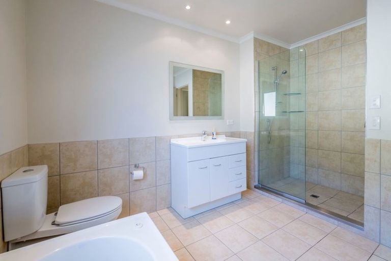 Photo of property in Te Kakariki Apartments, 3/8 Wellington Road, Paekakariki, 5034