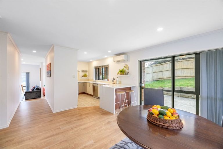 Photo of property in 27 Toledo Avenue, Henderson, Auckland, 0612