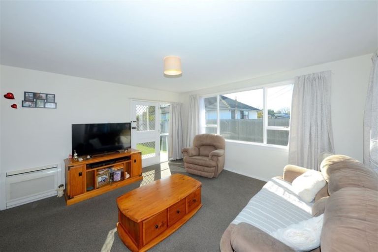 Photo of property in 1/29a Wainoni Road, Wainoni, Christchurch, 8061