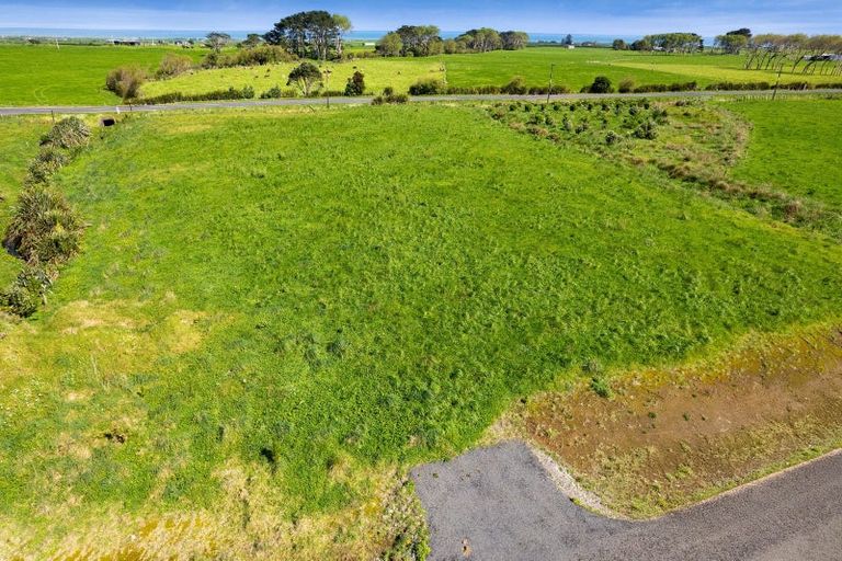 Photo of property in 7104 South Road, Warea, New Plymouth, 4381