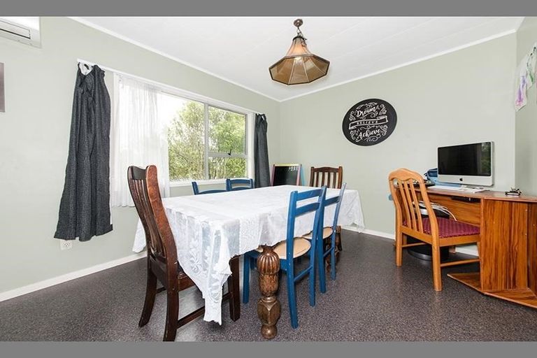Photo of property in 145 Universal Drive, Henderson, Auckland, 0610