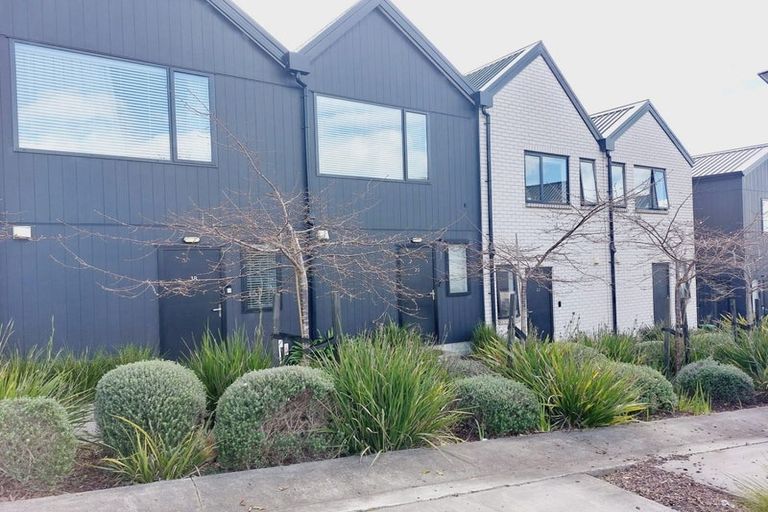 Photo of property in 22 Wharara Lane, Massey, Auckland, 0614