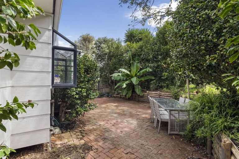 Photo of property in 21 Topliss Drive, Northcross, Auckland, 0632