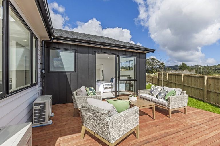 Photo of property in 3 Kiokio Place, Swanson, Auckland, 0614