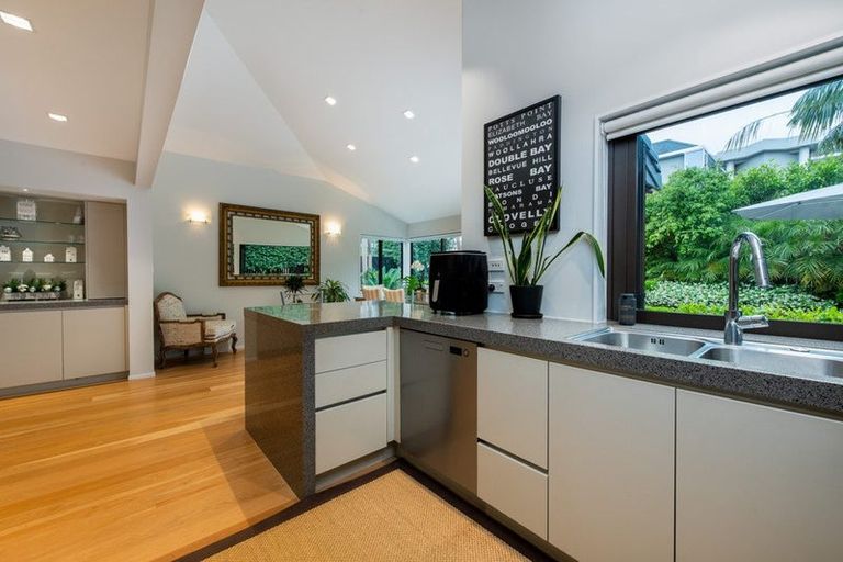 Photo of property in 33a Craig Road, Milford, Auckland, 0620